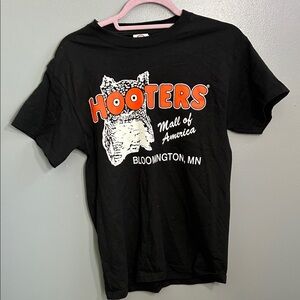 Vintage Black Hooters Graphic T-Shirt